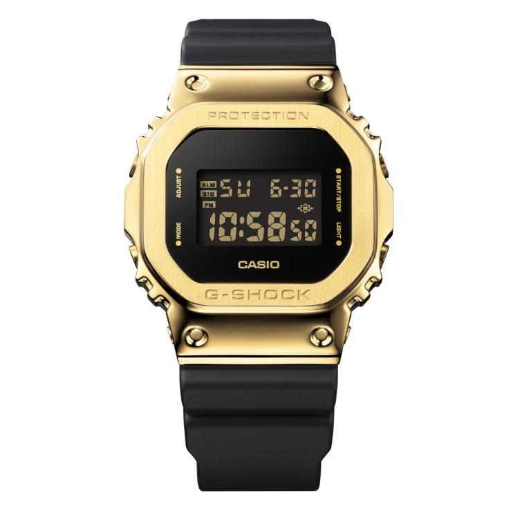 CASIO G-SHOCK GM-5600G-9JF A model that uses popular black and gold colors based on the metal covered series.