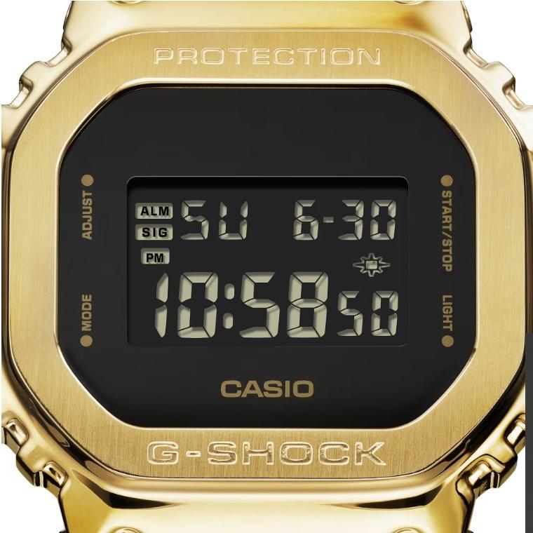 CASIO G-SHOCK GM-5600G-9JF A model that uses popular black and gold colors based on the metal covered series.