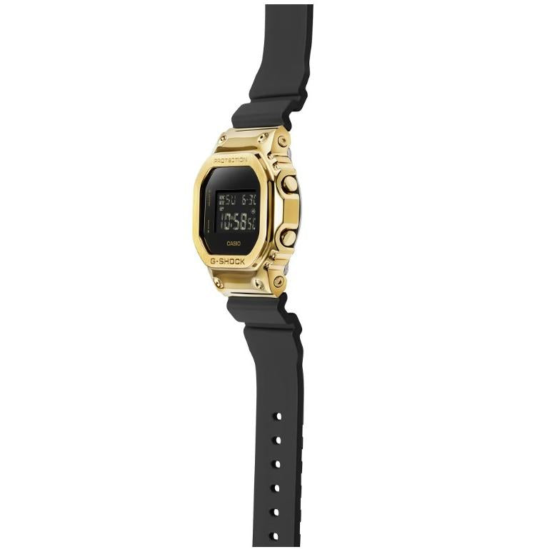 CASIO G-SHOCK GM-5600G-9JF A model that uses popular black and gold colors based on the metal covered series.