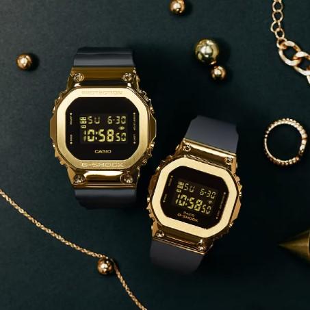 CASIO G-SHOCK GM-5600G-9JF A model that uses popular black and gold colors based on the metal covered series.