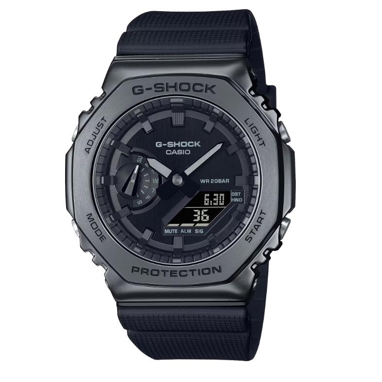 CASIO G-SHOCK GM-2100BB-1AJF A model with an overall blackout finish based on the metal covered series.