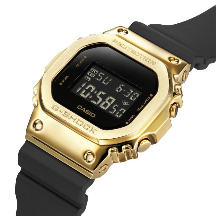 CASIO G-SHOCK GM-5600G-9JF A model that uses popular black and gold colors based on the metal covered series.